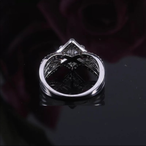 New Women’s Two Tone Sapphire Ring - Picture 5 of 6